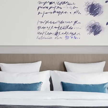 Cubo Hotel 4*
