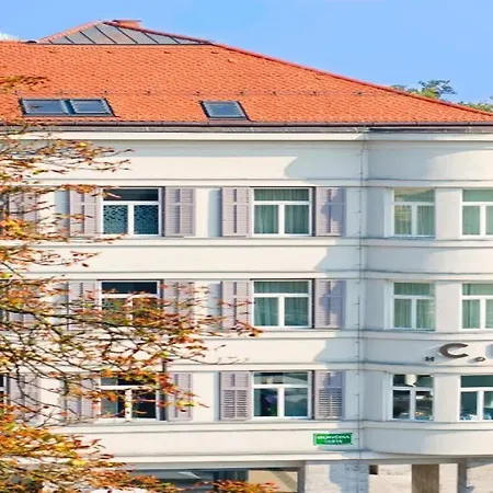 Cubo Hotel