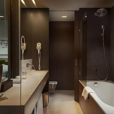 Cubo Hotel