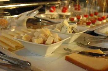 Cubo Hotel 4*