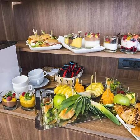 Cubo Hotel 4*