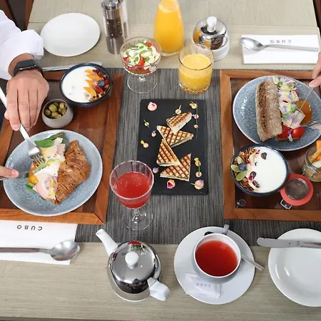 Cubo Hotel 4*