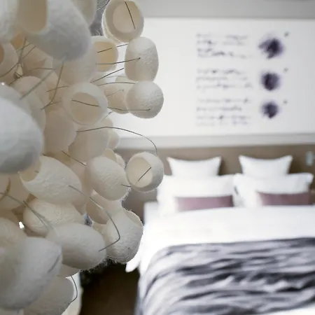 Cubo Hotel 4*