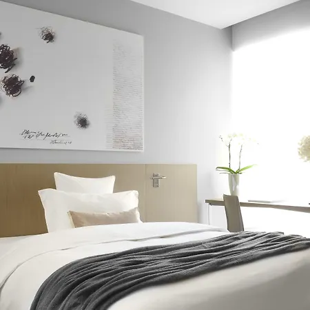 Cubo Hotel 4*