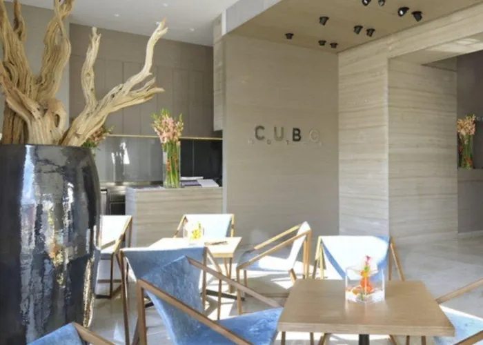 Hotel Cubo 4*