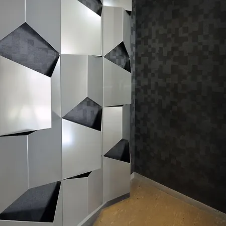 Готель Cubo